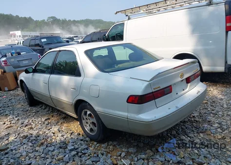 1999 Toyota Camry Le/Xle z USA, uszkodzony, nr VIN JT2BG28K7X0331117